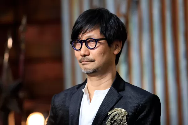 O criador de Metal Gear Hideo Kojima diz que deixou sua equipe um bastão USB de idéias depois que ele morre, 'como uma vontade'